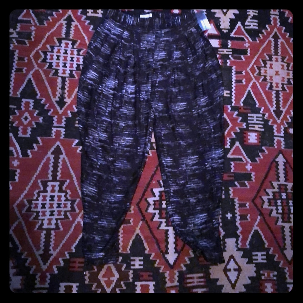 B&W pleated pant